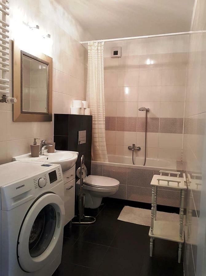 Apartament "Cleopatra 3" Z Miejscem Parkingowym, Faktury Vat Apartman Kielce Kültér fotó
